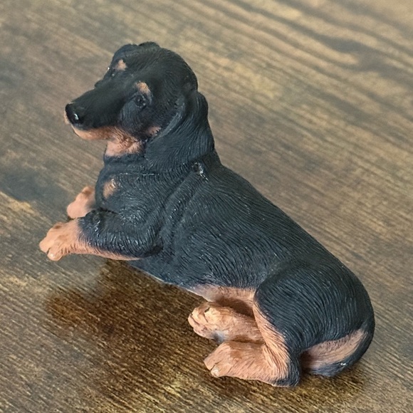 Vintage Living Stone Dachshund Figurine Black and Tan Weiner Dog Miniature - Picture 6 of 8